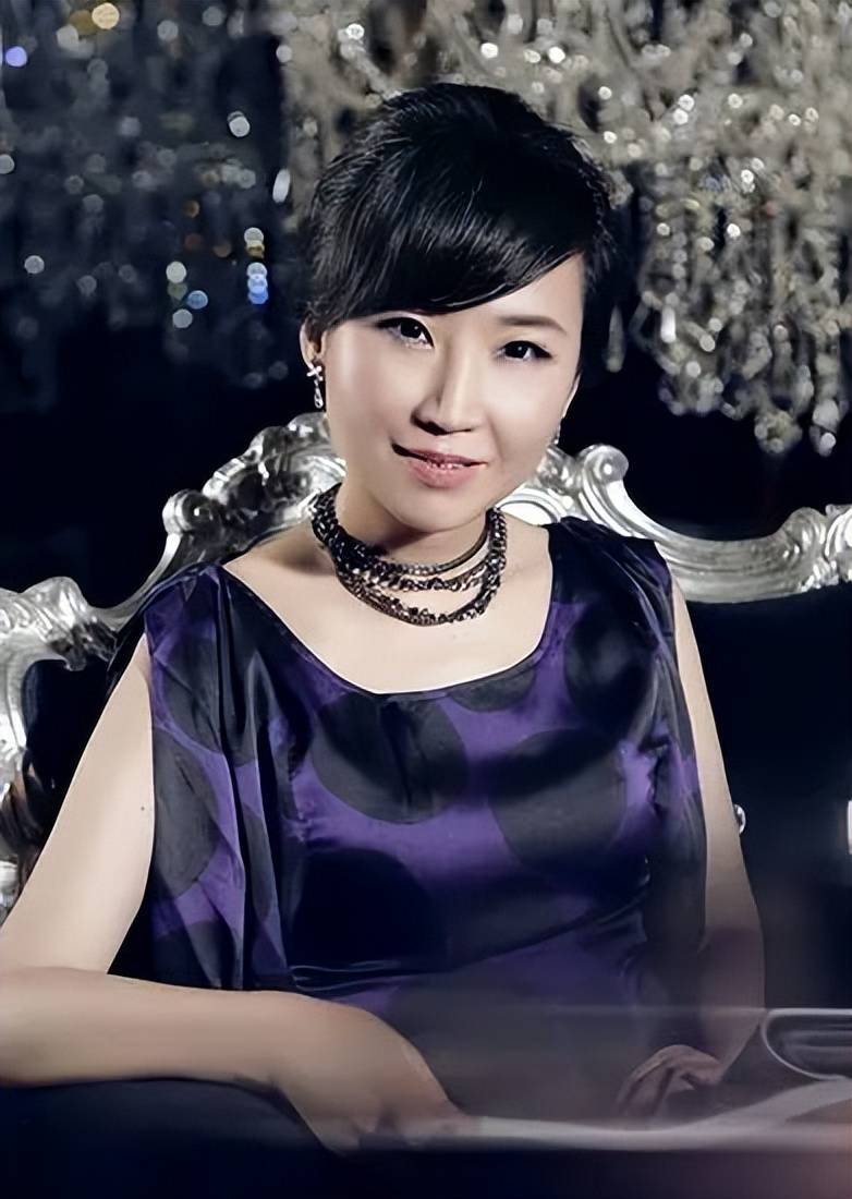 从「新人奖」到中国十佳时装设计师,时尚圈"绩优股"是怎样炼成的?