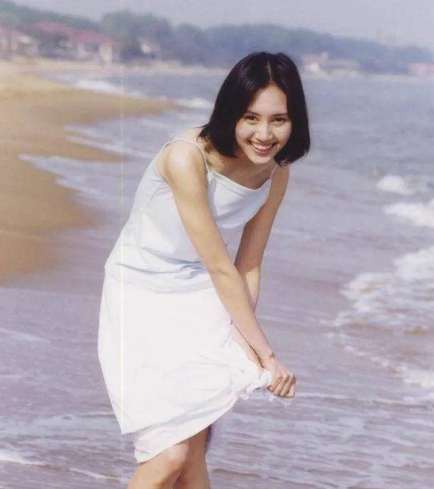 当时的她左肩塌陷,锁骨已经刺破皮肤,专心的疼痛让袁泉直接昏迷.