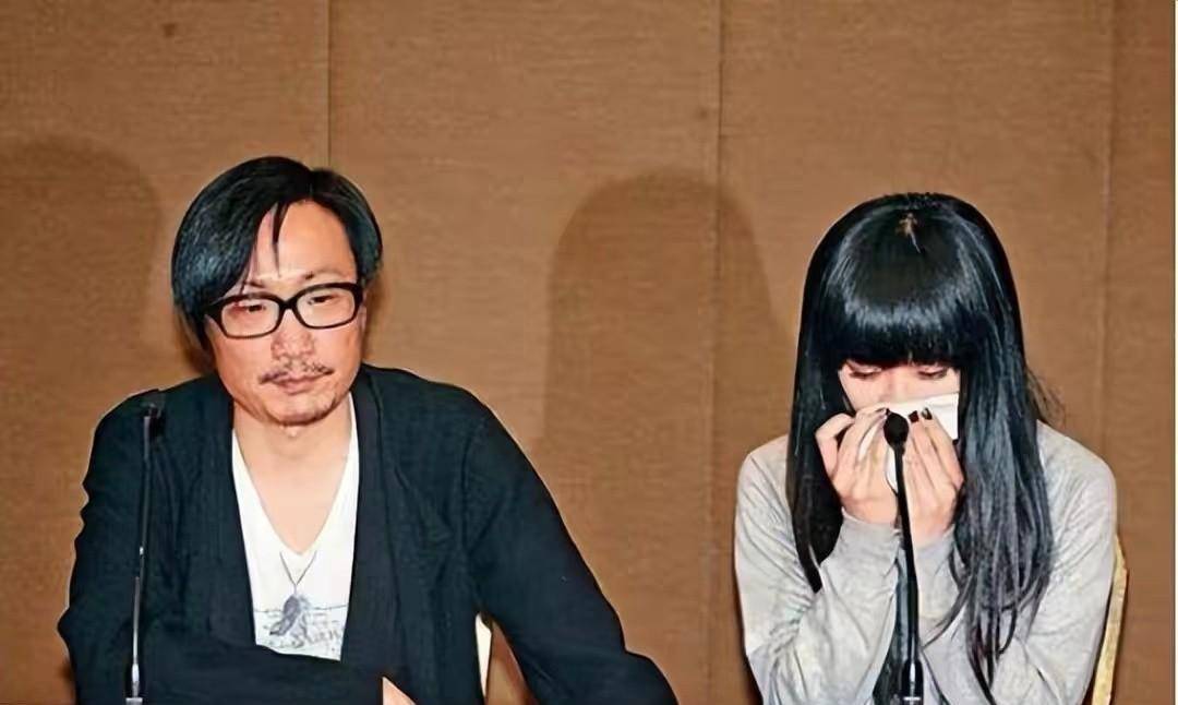 (两人官宣分手)被问及分手原因时,阿sa和郑中基均表示"两人是因为了解