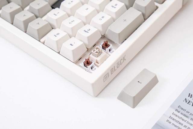洛斐小方98三模机械键盘体验:复古感设计,手感软弹,久敲不累