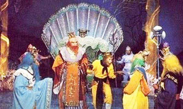 说它的材料是九转镔铁,说它的铸造者是太上老君,说它曾做过大禹治水的