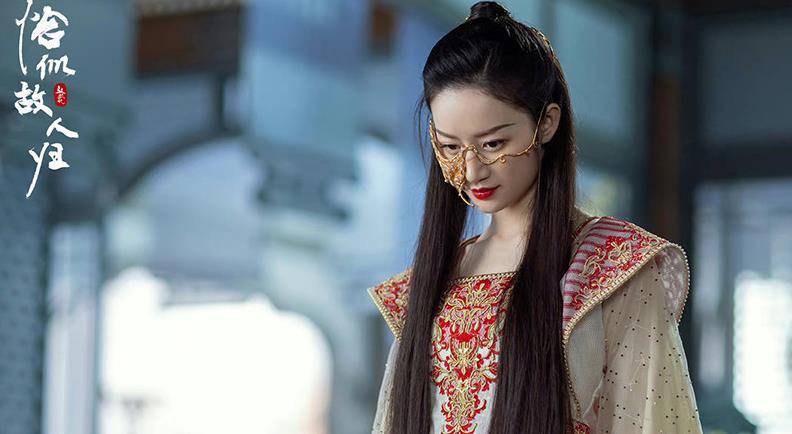 剧中的疯批美人顺德仙姬,也就是扮演者,郭晓婷,可是频频上热搜,要知道