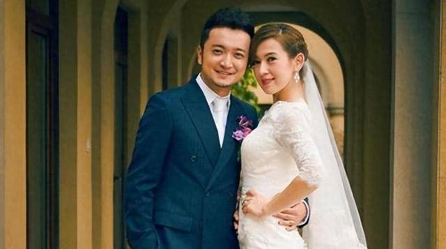 尼格买提现身彩排,与妻子离婚原因惹争议,被曝和朱迅交往过密?