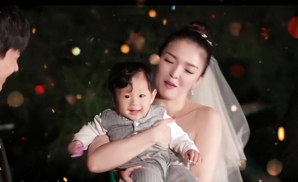 伊扬:歌坛中的痴情汉,从还未出道至今27年了只爱妻子范小粉一人_老婆