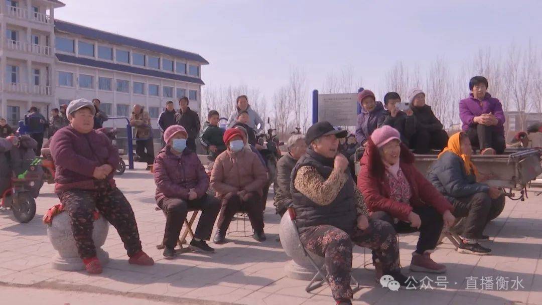 衡水桃城区新春文化展演走进侯庄村:浓浓乡土情 欢乐闹元宵_演出_村民