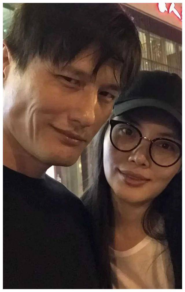 徐冬冬和尹子维宣布订婚,网友称更像合约情侣?_关系_质疑_外界