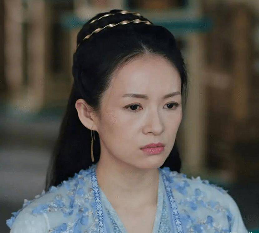 章子怡又带剧同上热搜:穿运动鞋拥抱穿帮明显,这就是导师水准?