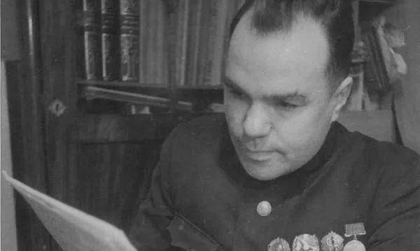 抹黑苏军将领崔可夫,给自己脸上贴金_谈判_克莱勃斯_影片