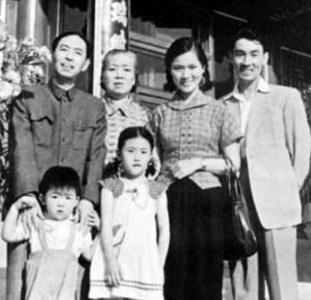 刘伯坚也欣赏秦德君,可这样若即若离,总让他没有底气.