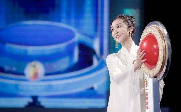 14年前,那个在奥运会上"顶替刘岩"独舞的殷硕,如今怎么样了?