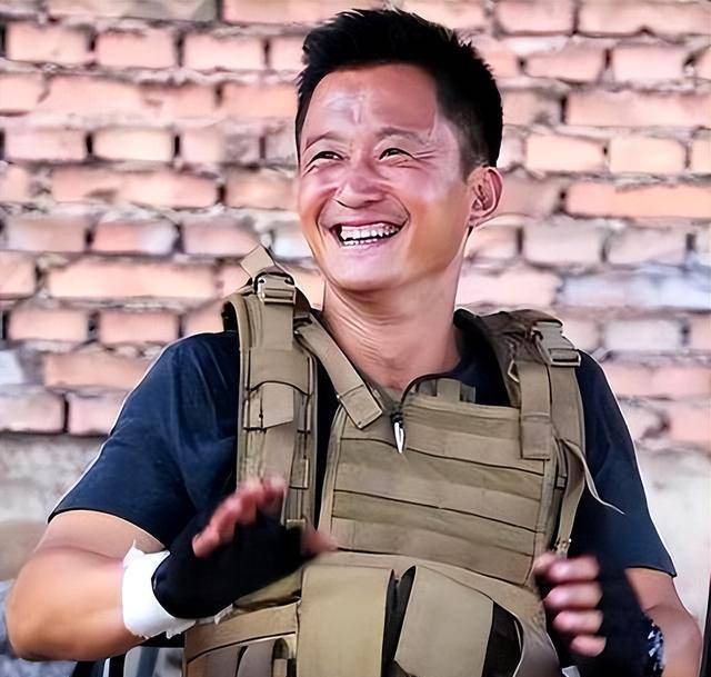 当吴京能超越角色,充满人性光辉时,他已经成为这个社会的楷模_爱国