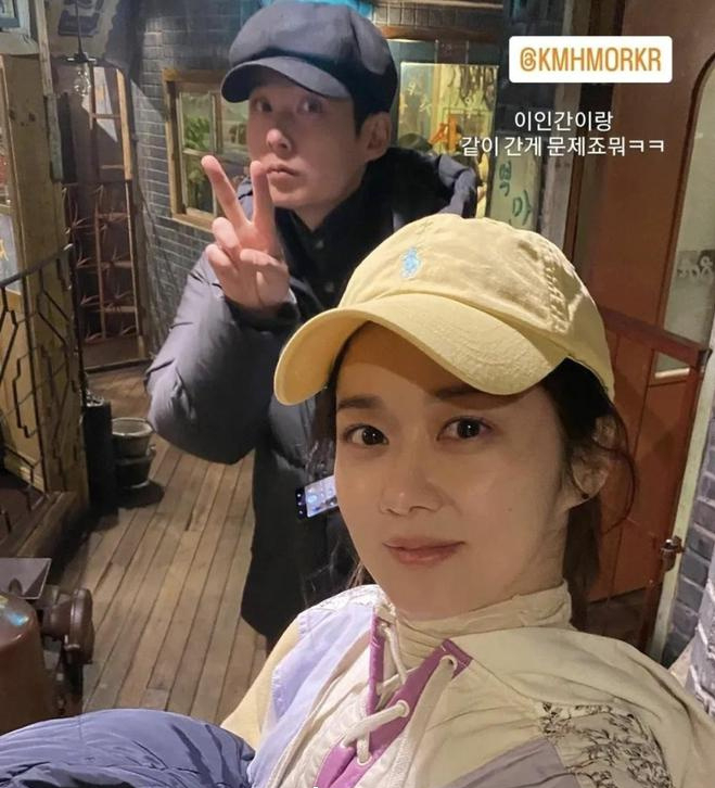 43岁张娜拉近照状态惊人 马卡龙色穿搭皮肤紧致_哥哥_青春_休闲服