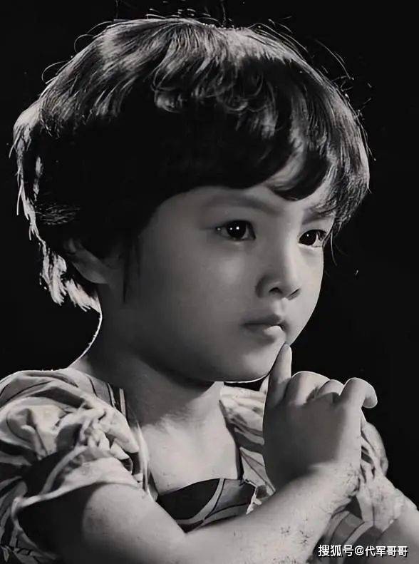 纪宝如曾感慨,她的童年里未曾体验到家庭带来的幸福与快乐.