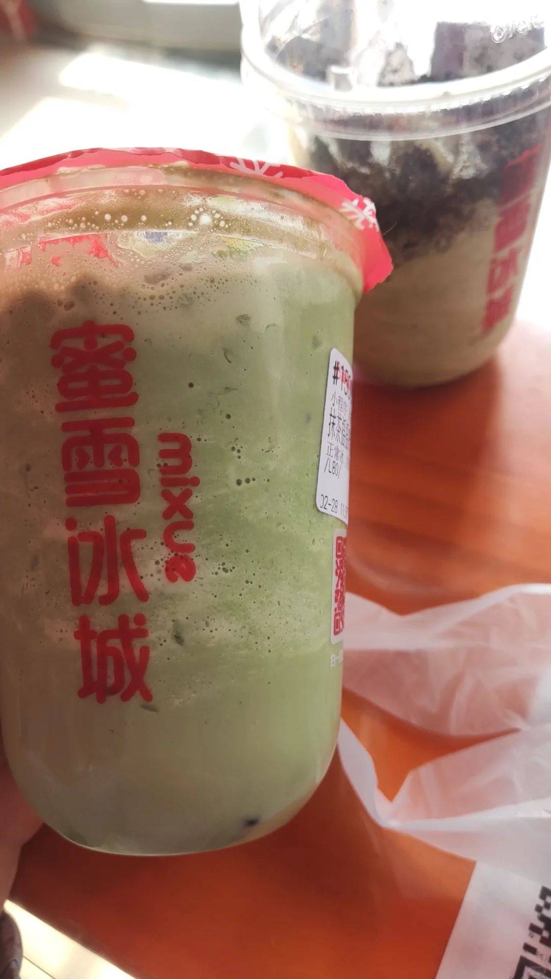 奥利奥碎点缀的抹茶盛宴:蜜雪冰城的清新与香甜交响_朋友_味觉_美味