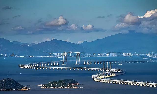 1992年,珠海政府正式委托中国交通公路规划设计院,来对这一曾经的设想