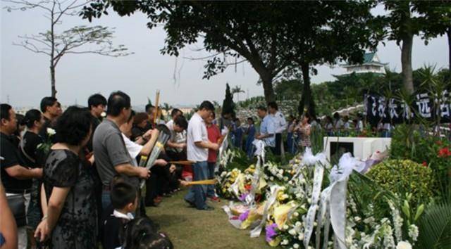 丛飞妻子邢丹:丈夫离世后相隔五年意外身亡,与丈夫合葬在一起_工作