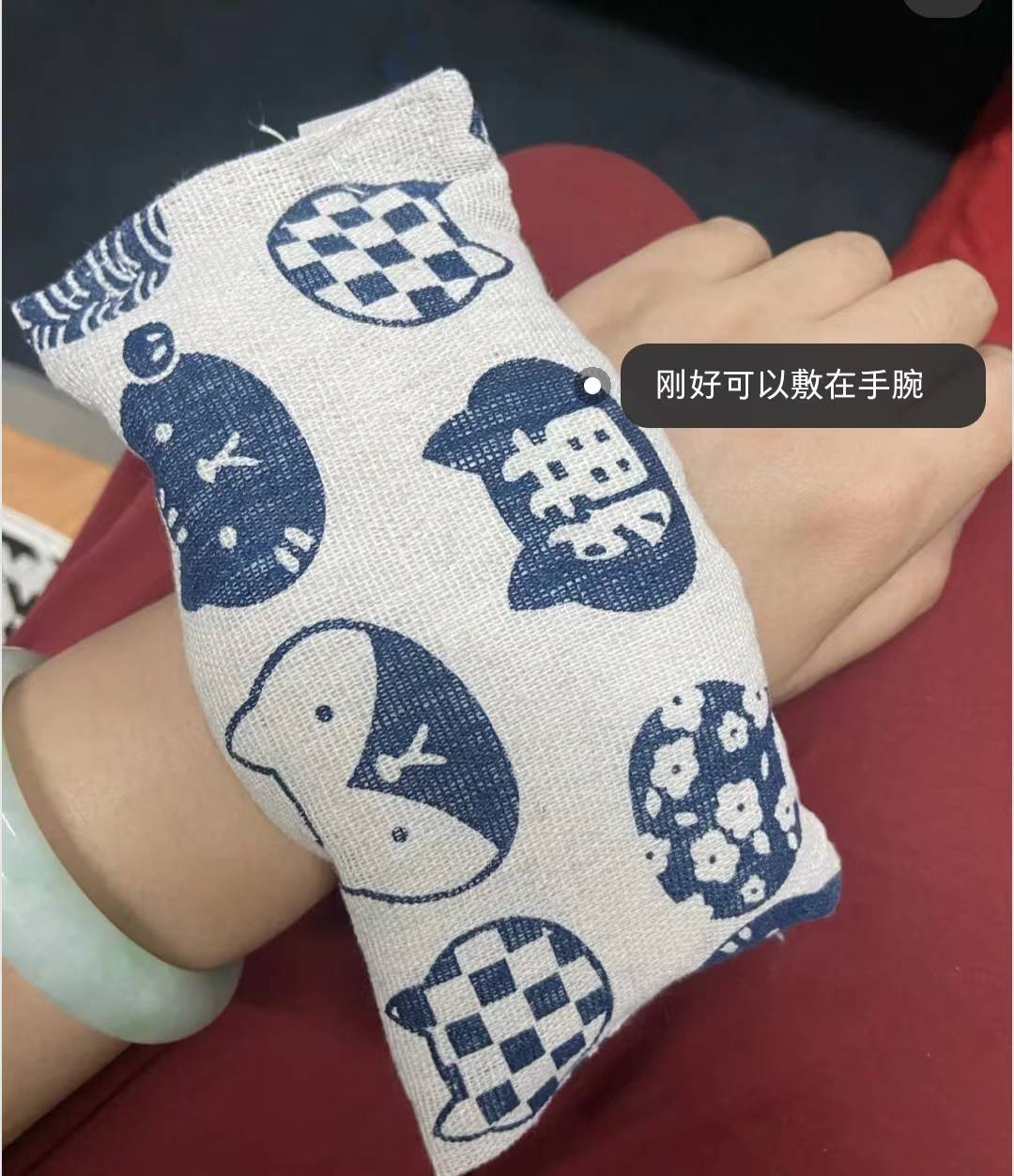 2,冰敷:有时间的话可以使用冰袋或冷毛巾来减轻疼痛和肿胀,每次冰敷