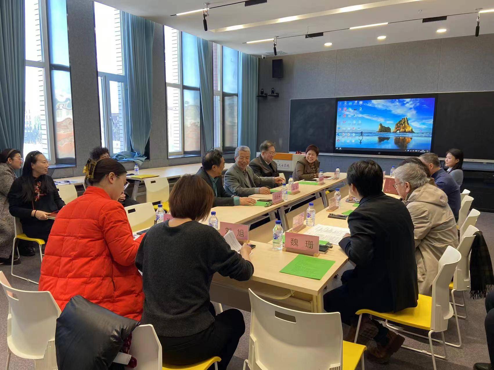 建设办公室主任李辉来,副主任辛华,艺术学部部长尹爱青及美术与设计学