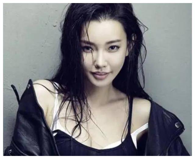 大学生王晶相中,性感女郎成为每部作品焦点_童菲_新星_指导