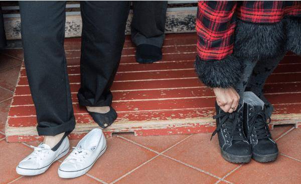 日本人在很多场合,都有脱鞋的习惯,那有脚臭的话岂不是很尴尬?_文化_