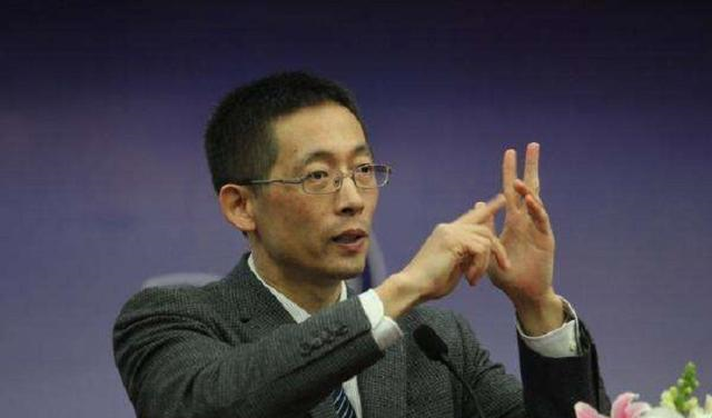 但是施一公放弃了美国国籍.