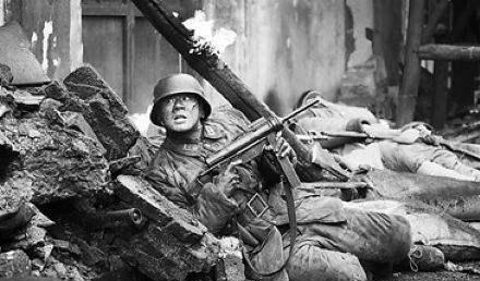 士兵只有15岁,81年来人们一直不知他是谁_罗伯特·卡帕_幅照片_武汉