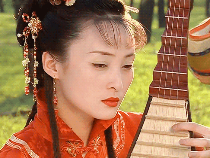 明明只是去打个酱油,却成就了全剧的惊鸿场面.