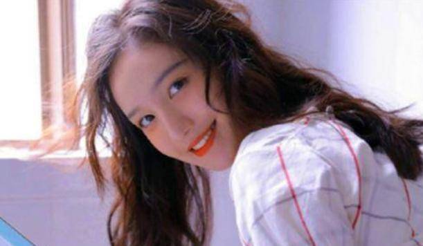 刘露号称"公众人物",大闹火车站对民警叫嚣"你完了",今如何_进行_法律