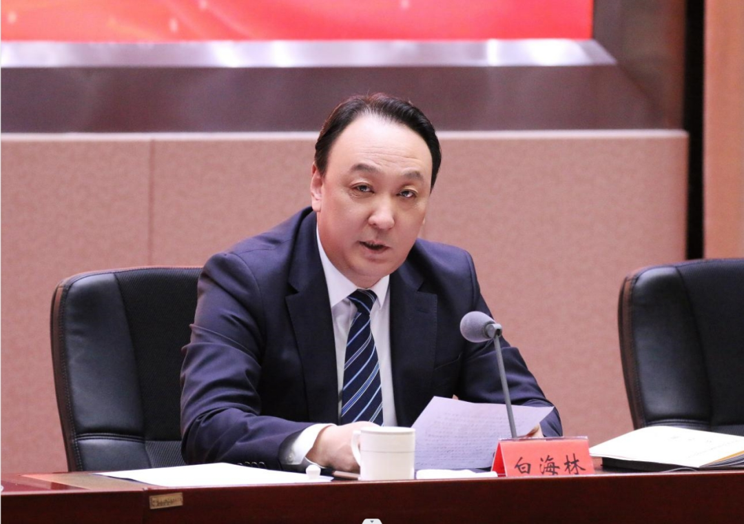 阿拉善盟企业家大会暨诚信建设会议召开 黄雅丽讲话 白海林主持