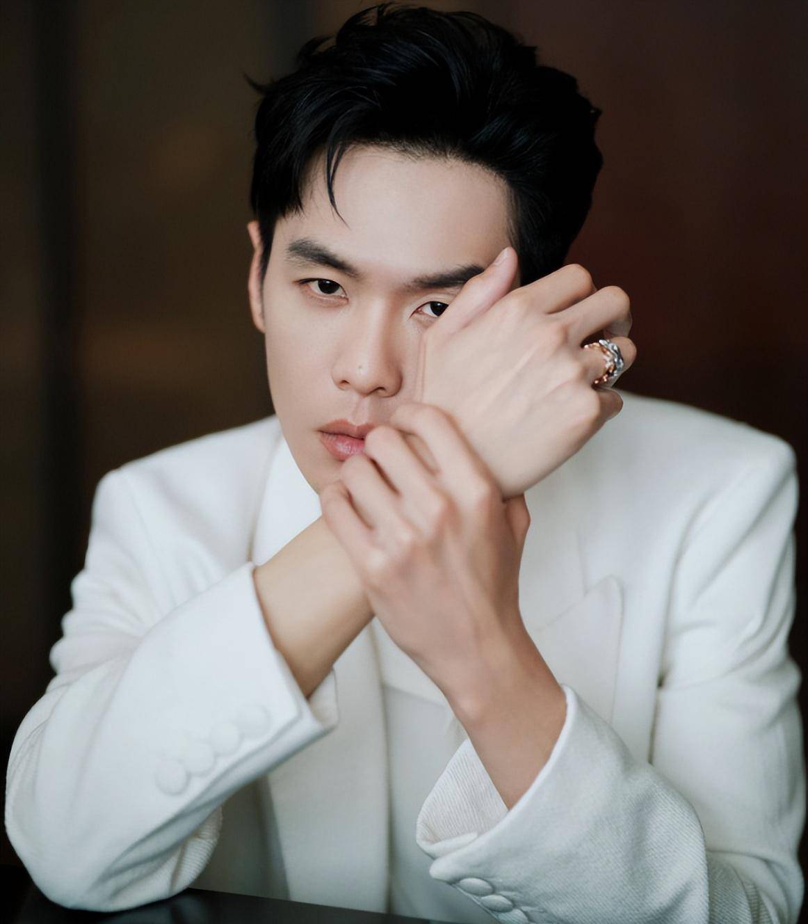 曝张若昀搭马思纯!