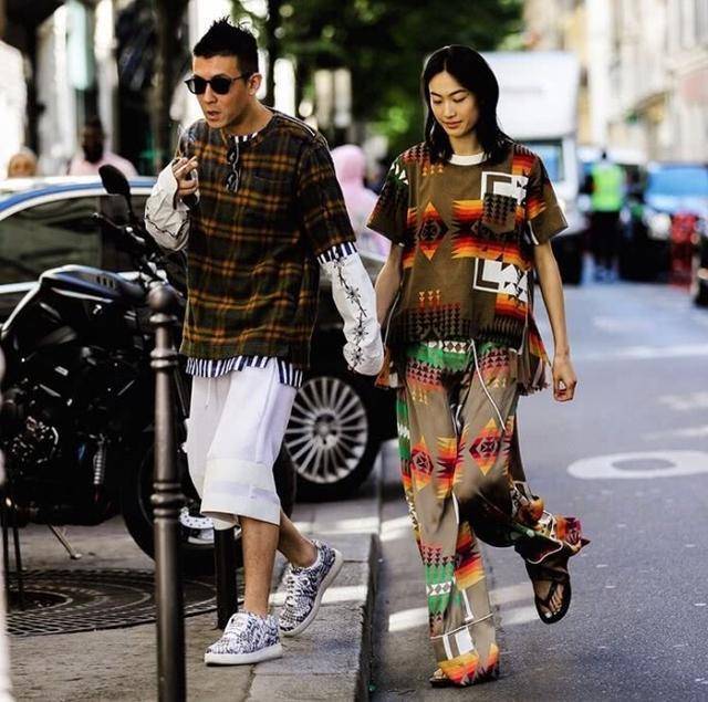 懒理绯闻争议,摄影师晒带妻女外出游玩合照,与秦舒培甜蜜互动_女儿