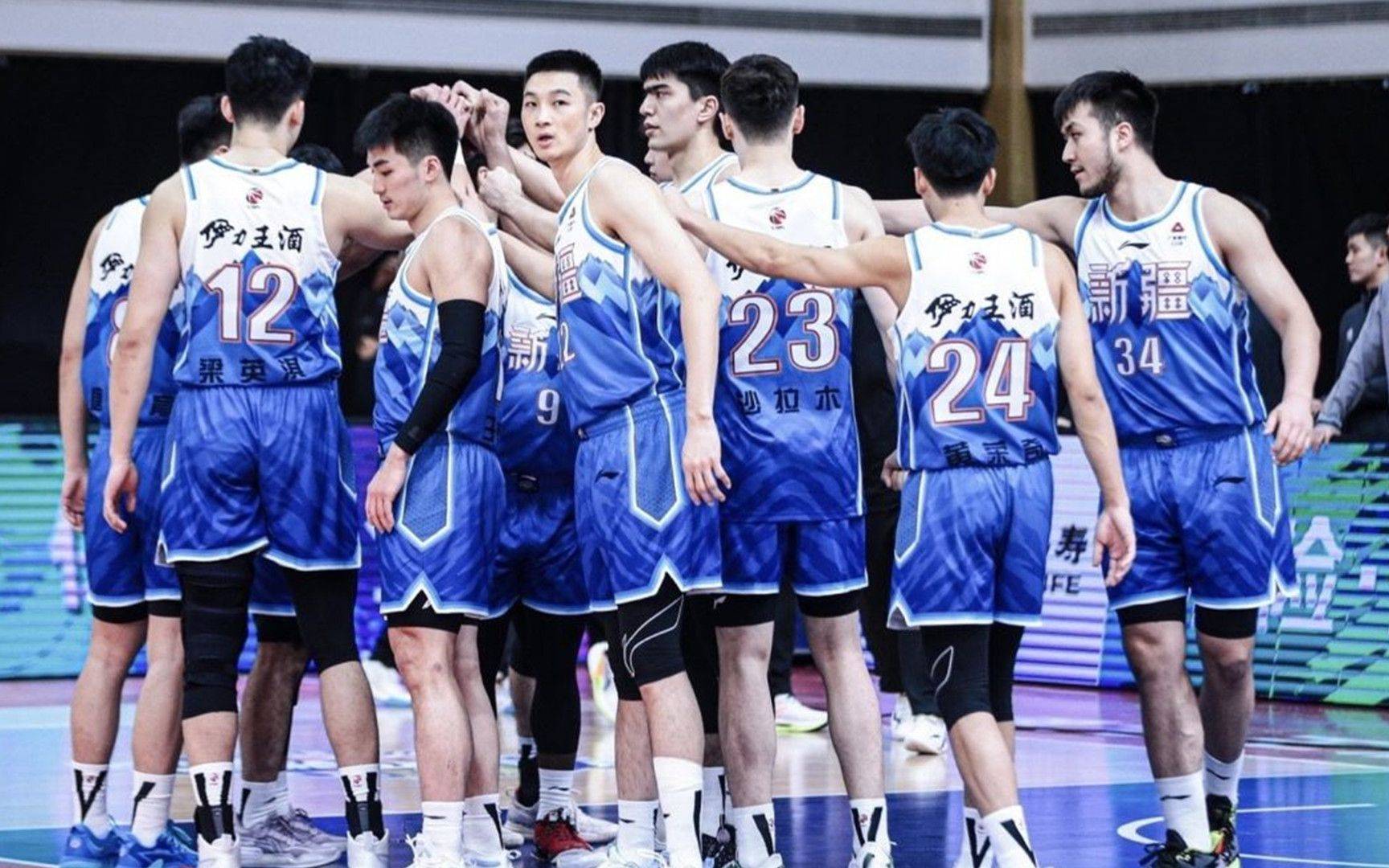 cba争冠格局大变,新疆男篮板凳得分王报销,浙江外援双手抱头_朱旭航