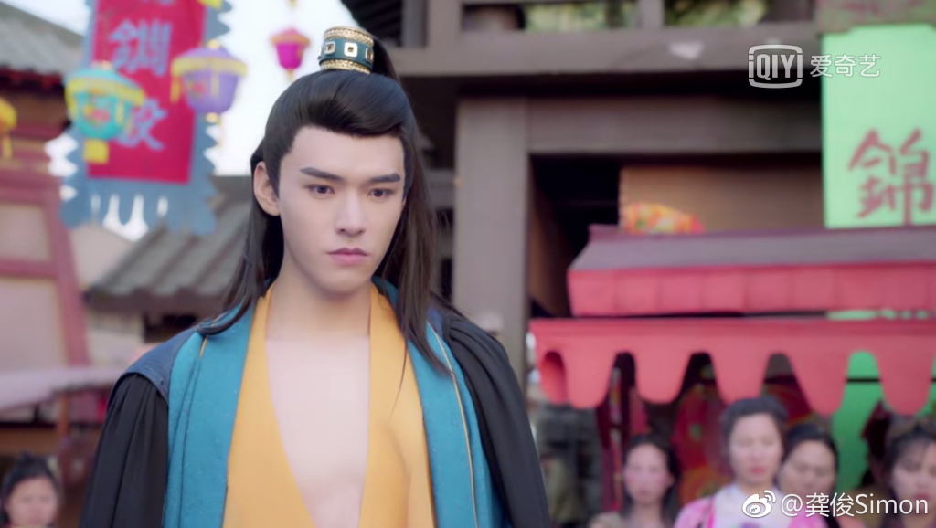 易烊千玺"亲哥哥"微博晒私人照爆火,1800男粉丝在线