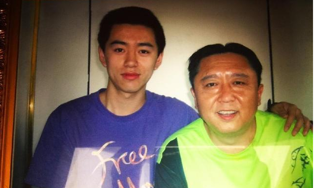 岳云鹏最爱的小曲被路人翻唱,灵魂鼓手让冯照洋想到孙越_相声_搭档