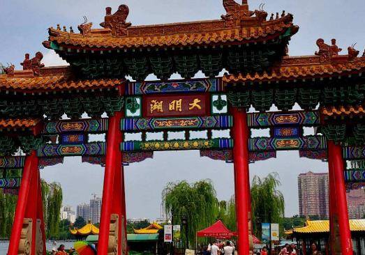 济南大明湖"蛙不鸣蛇不现",是乾隆一道圣旨导致的?_青蛙_夏雨荷_江南