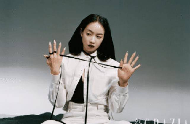 宋茜红秀封面出炉,演绎独特野性性感,刚柔并济魅力独特_黑色_设计