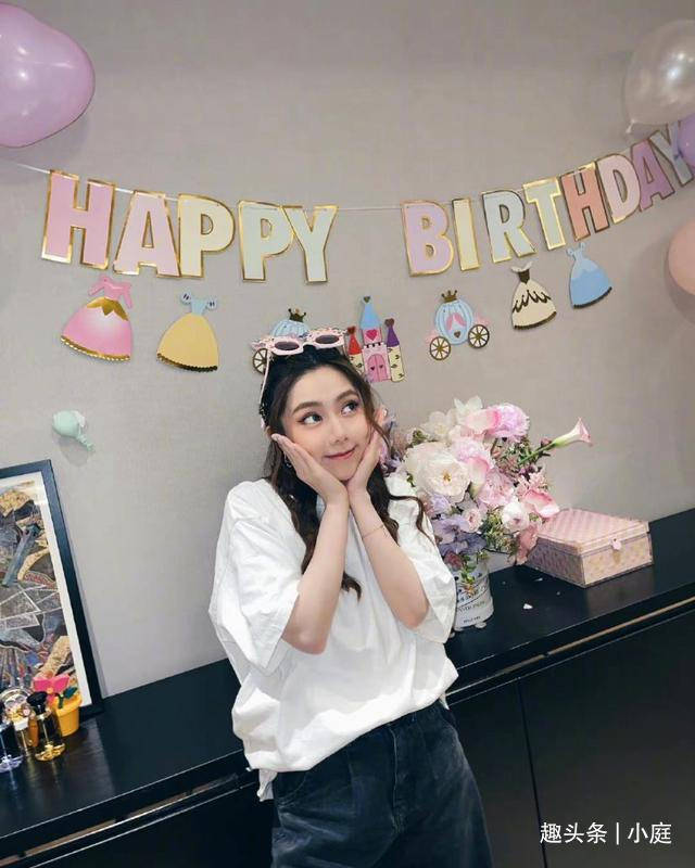 邓紫棋晒30岁生日照,收到超大束玫瑰花,男朋友低调站边上_音乐_马克