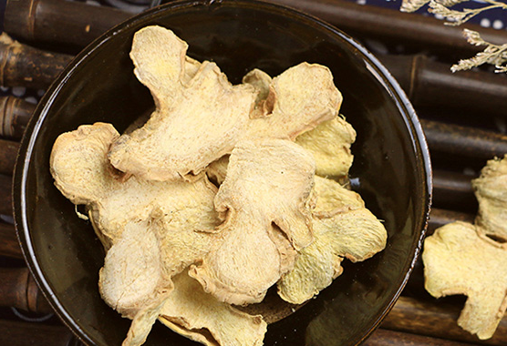 干姜加一物,或能成为"头号泻药",宿便没了,便秘口臭也会消失_身体_味