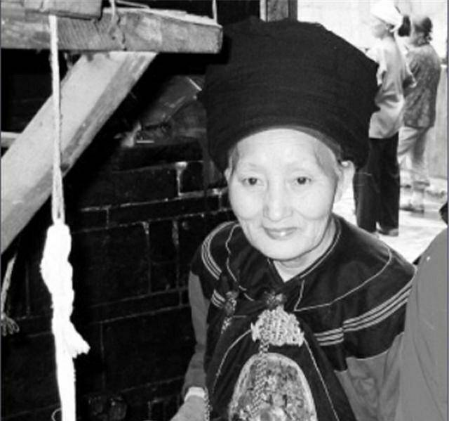 传奇压寨夫人杨炳莲:16岁嫁湘西匪首,连生8胎,86岁