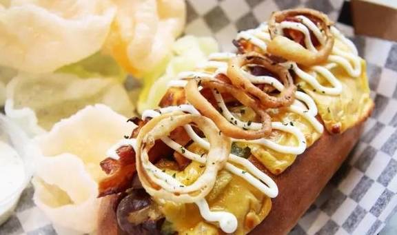 狗年最搭巨鹿路上这家新开的热狗店即将霸屏朋友圈