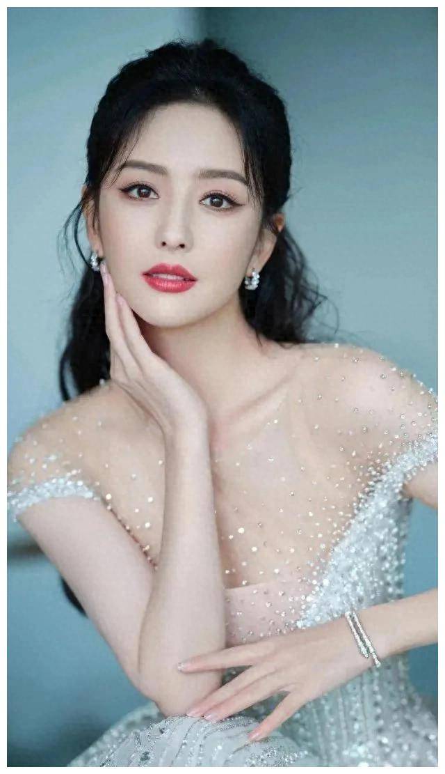 佟丽娅逆袭:梦想与坚持的火花,绽放何等光彩!_成为了_故事_挑战