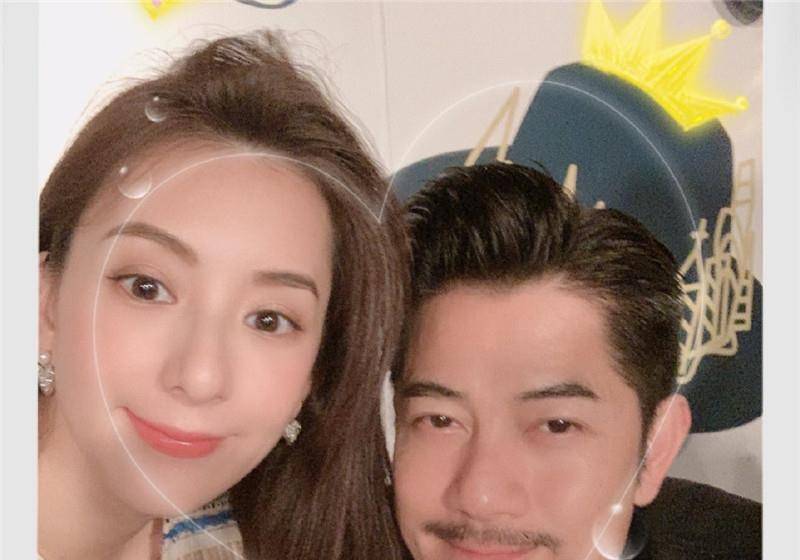 郭富城55岁了!与方媛贴脸秀恩爱,家庭幸福令人羡慕._妻子_生日_照片