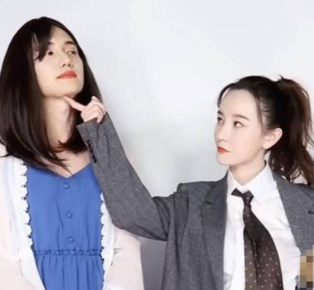 张檬小五又秀恩爱,面对面玩游戏配合默契,称呼小五又是五哥又是金老师