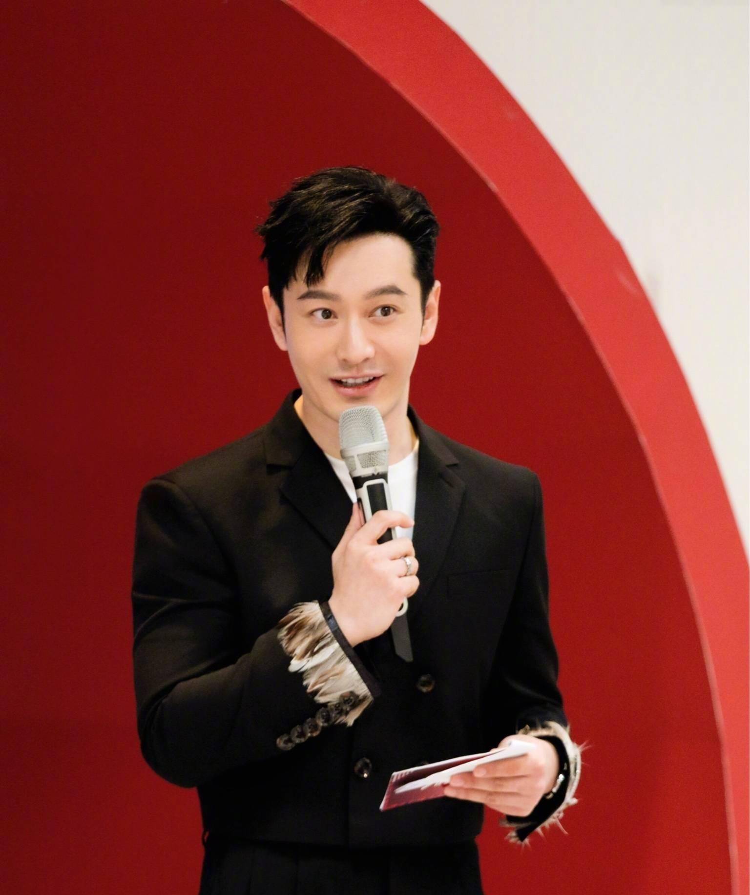 录完《中餐厅》的黄晓明累到不行,束手无措发文:同事说我嚼着饺子睡着