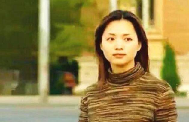 董卿年轻时候的照片被曝光,网友高呼这颜值不当演员可惜了_爸爸_气质