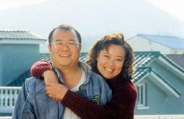拒养生父的方青卓:因敬业被分手,二婚嫁"救命恩人",今怎样?