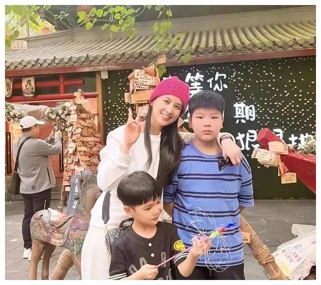 网友质疑偏袒!_安迪_孩子_父母