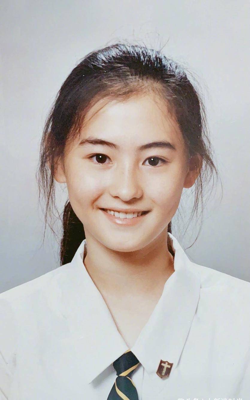 小林青霞39岁还这么美,穿镂空衬衫宛如少女,对比年轻