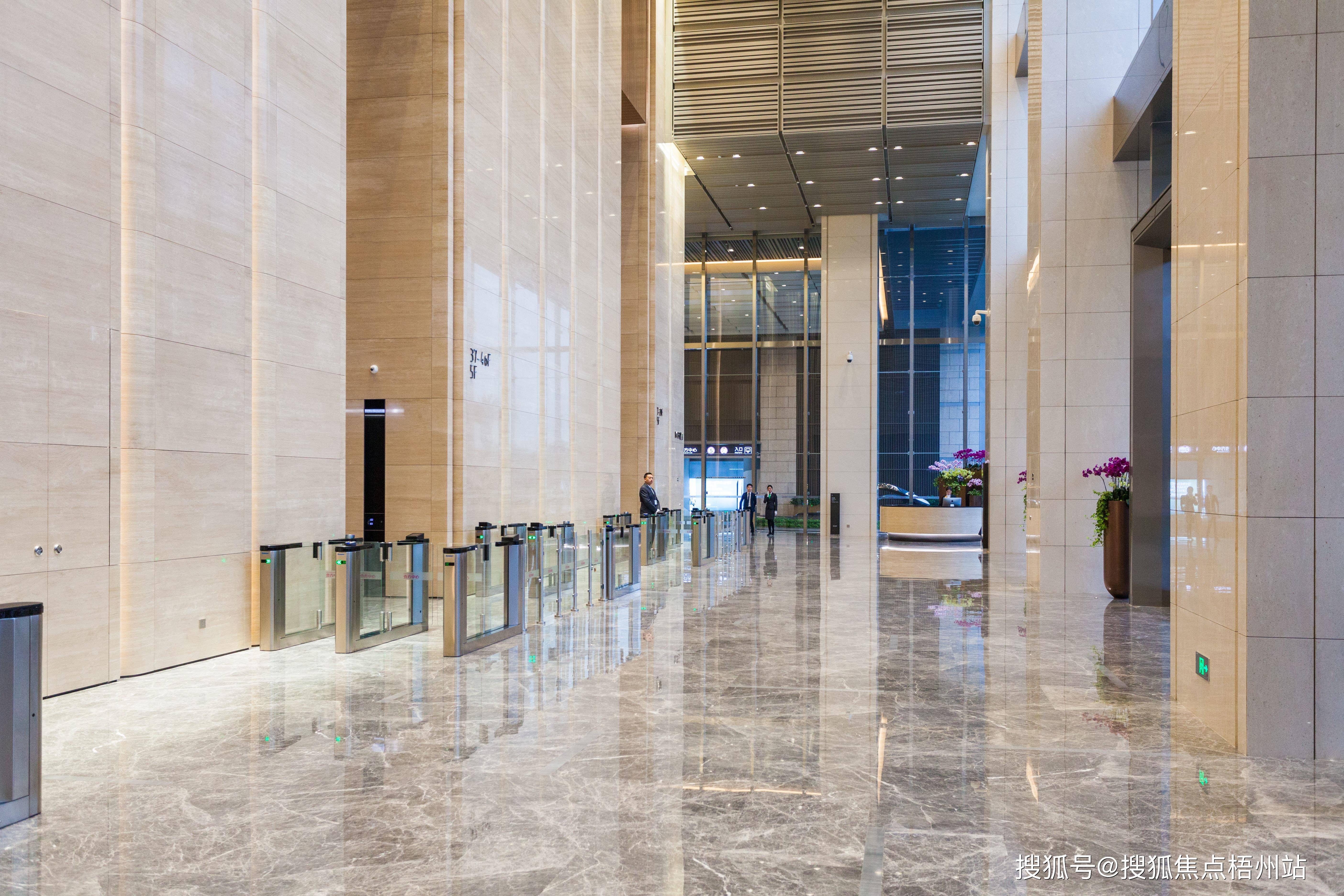 深圳壹方中心写字楼招商中心欢迎您!精装办公室业主直租!_宝安区_距离