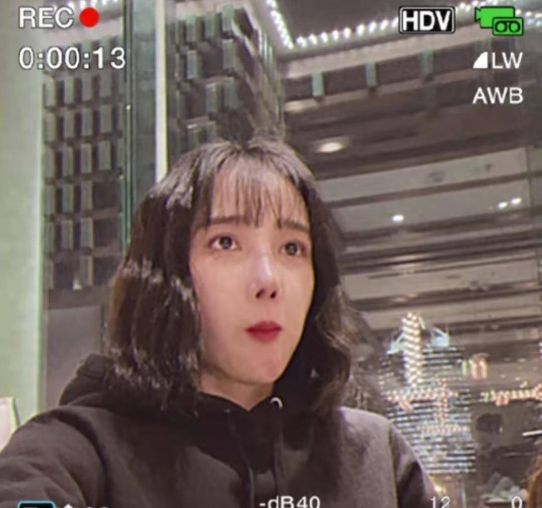 陈小纭晒三人吃火锅视频,好吃到冒汗脱妆_电视剧_曾一萱_因为